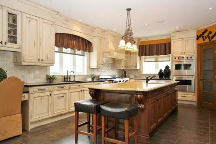 厨房装修美式风格怎么样 厨房美式风格的家具怎么选择