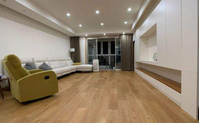 客厅装修选择木地板耐用吗 怎样选择木地板的材质