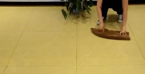 专业的地板砖防滑方法有哪些？瓷砖防滑剂使用方法是什么？