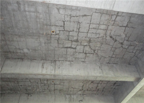 楼板有裂缝存在安全问题吗   现浇楼板施工五大重要环节