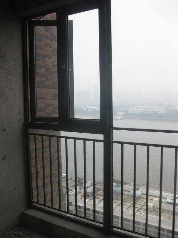 阳台窗怎么来保障安全呢 无框阳台窗真的会好吗