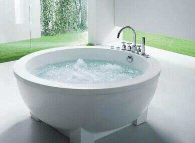 浴缸材质多种多样 你会清洗浴缸吗