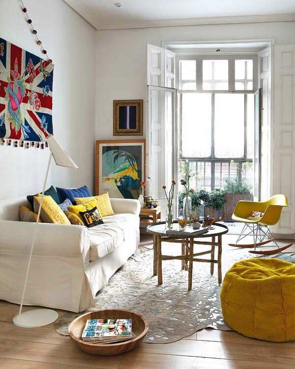 小客厅如何选择壁纸颜色 客厅壁纸怎么样的好