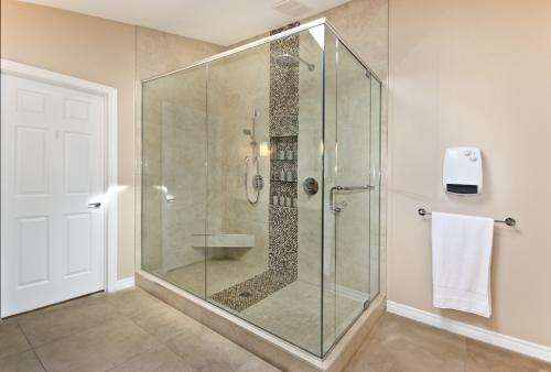 卫生间做玻璃隔断得多少钱  做玻璃隔断的四大注意事项