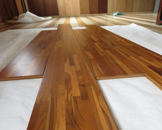 实木复合地板如何搭配整体的装修风格