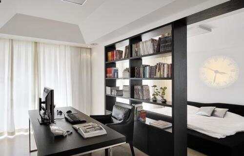 卧室里设计一个书房 如何做隔断才不显得突兀？