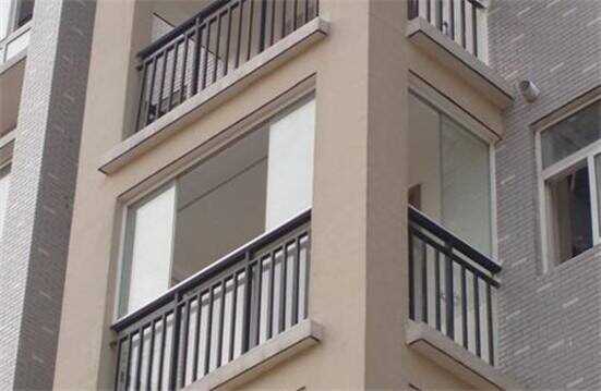 阳台墙太高能不能打低  阳台窗户如何安装