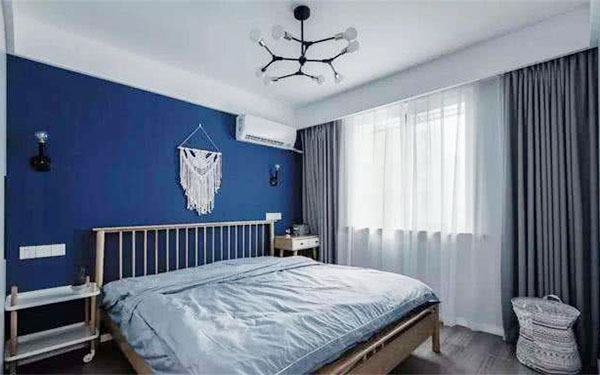 淡蓝色墙面配窗帘图片图片