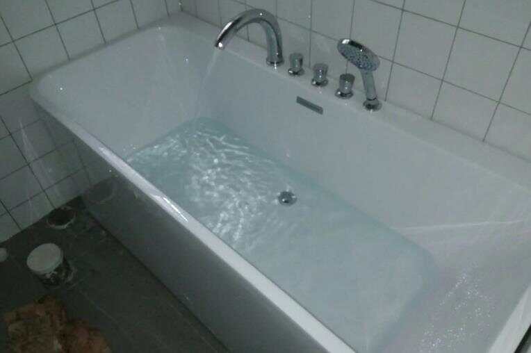 旧浴缸怎样翻新 修补 旧浴缸翻新好吗