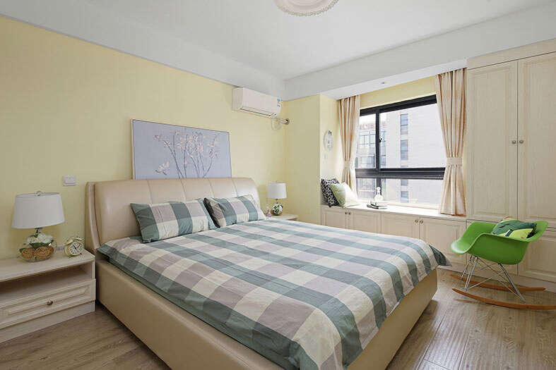 米色条纹风格的卧室设计图