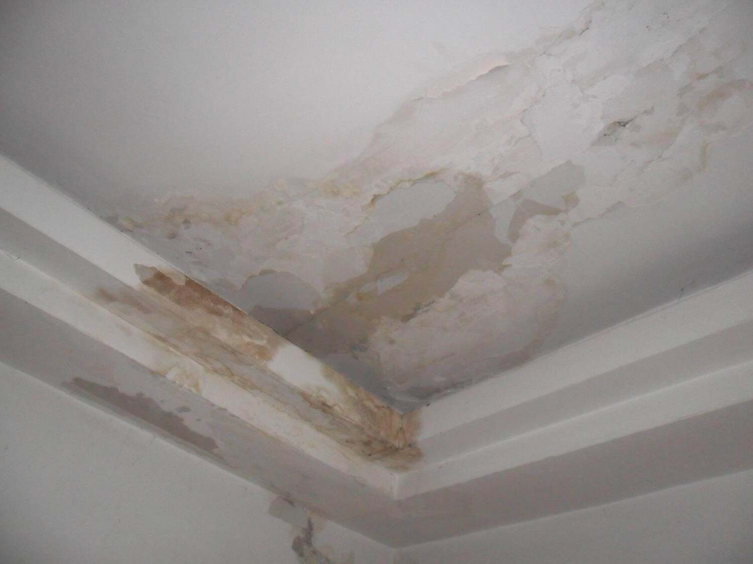 屋顶漏水的主要原因是什么  怎么修补漏水问题