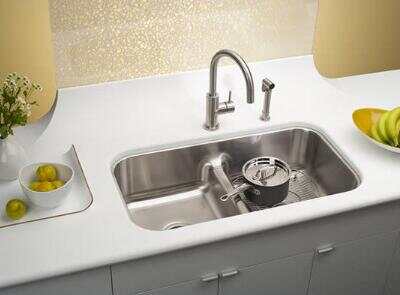 厨房水槽离下水管距离要准确 安装同样有技巧