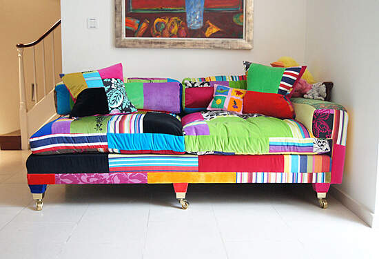如何用多彩布艺装扮绚丽的客厅?