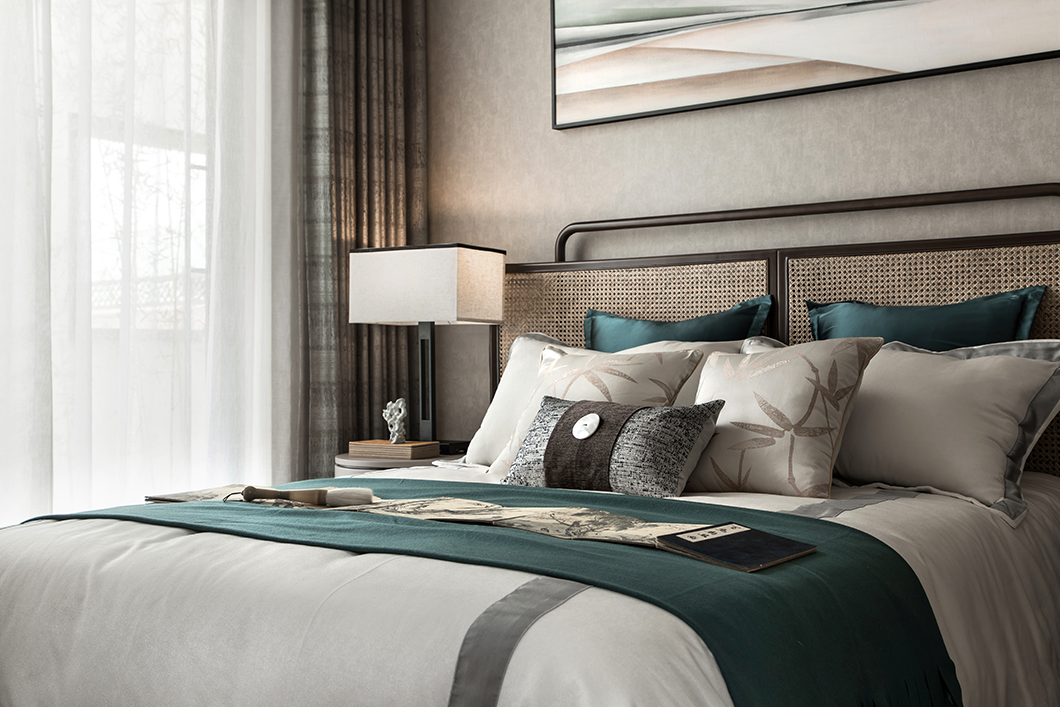一般对于卧室来说最注重休息和睡眠质量了，而中颜色也许看不出来中式风，但是床头柜上面的台灯造型方方正正特点鲜明。