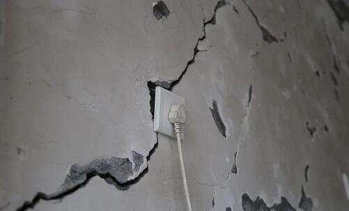 墙面裂缝该怎么修补处理    有哪些常见的修补裂缝的办法
