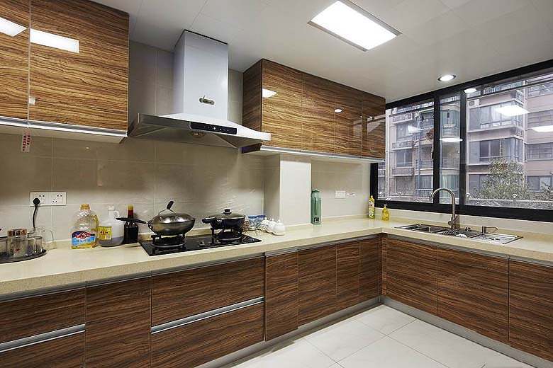 家庭厨房装修设计都有什么形状 厨内采光通风设计
