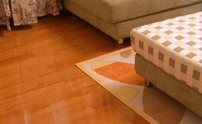 木地板应该如何贴瓷砖？   不地板的保养方法是什么呢？