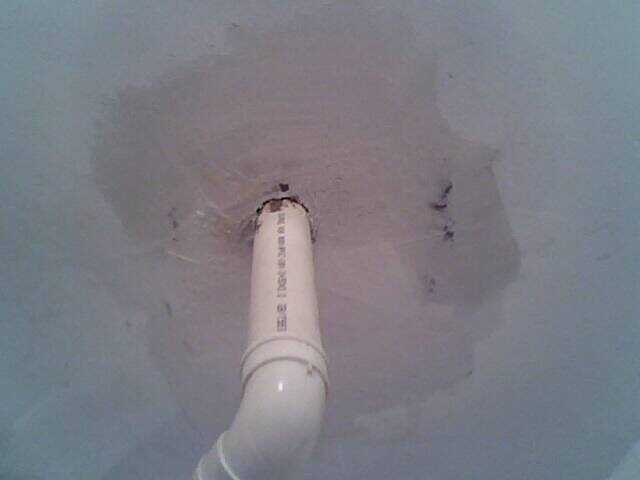 厕所天花板出现渗水该怎么办  天花板漏水根源在哪
