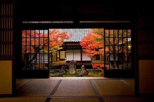 日式庭院的设计施工有哪些技巧  日式庭院的设计有哪些特点