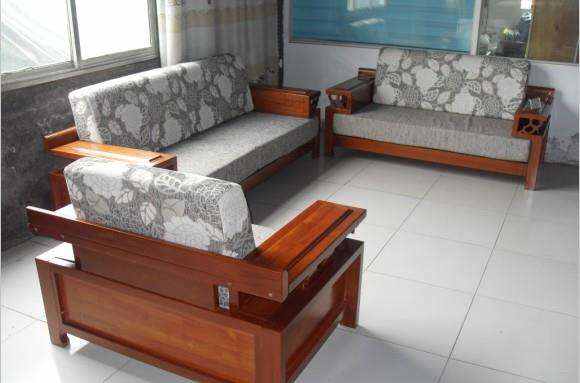 最普通的实木沙发价位是多少  沙发五件套选购注意哪些
