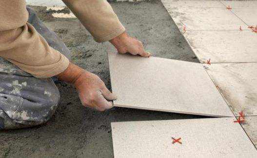 贴瓷砖用水泥好还是瓷砖胶好 哪种方式更适合一些