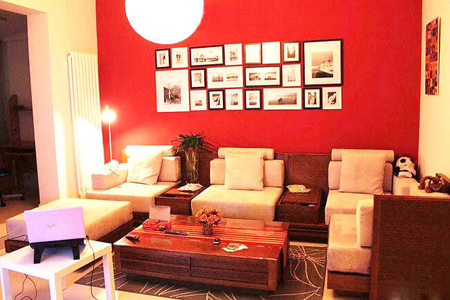 大红色客厅相片墙效果图