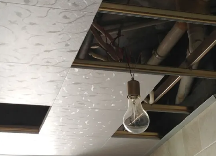 卫生间设计装修吊顶注意什么 卫生间怎样设计灯具