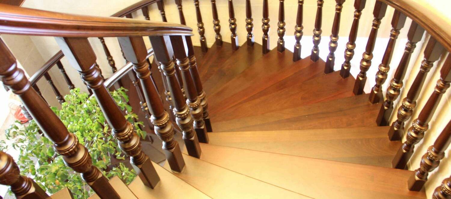 实木楼梯的选购方法  实木楼梯的保养方法