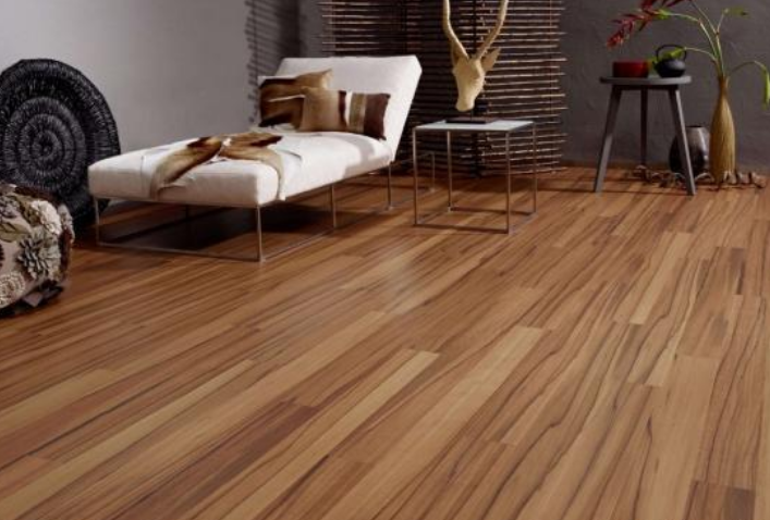 装修房子时铺地暖 实木地板和实木复合地板谁更适合